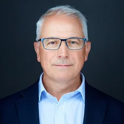Kovács Attila fröccsöntési technológus, MODELLO Intézet